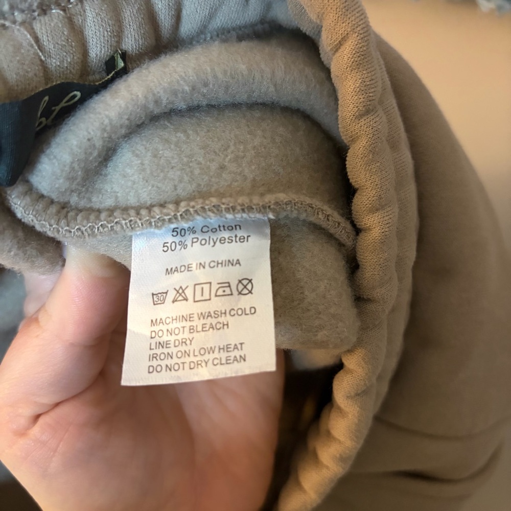 Lola Jogger Sweatpants with pockets size medium - Picture 6 of 6
